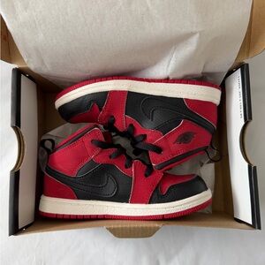 Toddler Jordan 1 mid - Black and Red